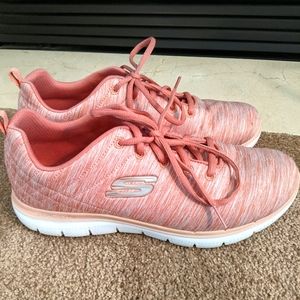Sketchers 10M memory foam lite weight pink shoes